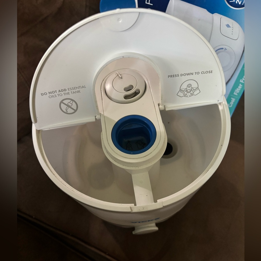 Vicks VapoSteam Filter Free Humidifier - Picture 4 of 5